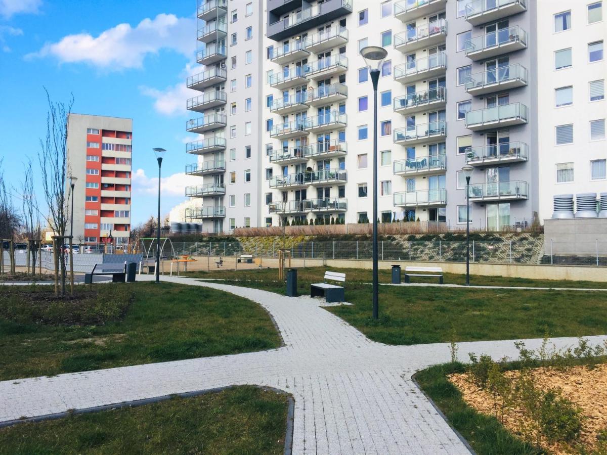 Sunny Sleeps 4 By The Beach With Garden Patio - Gdansk Przymorze Apartment Exterior photo