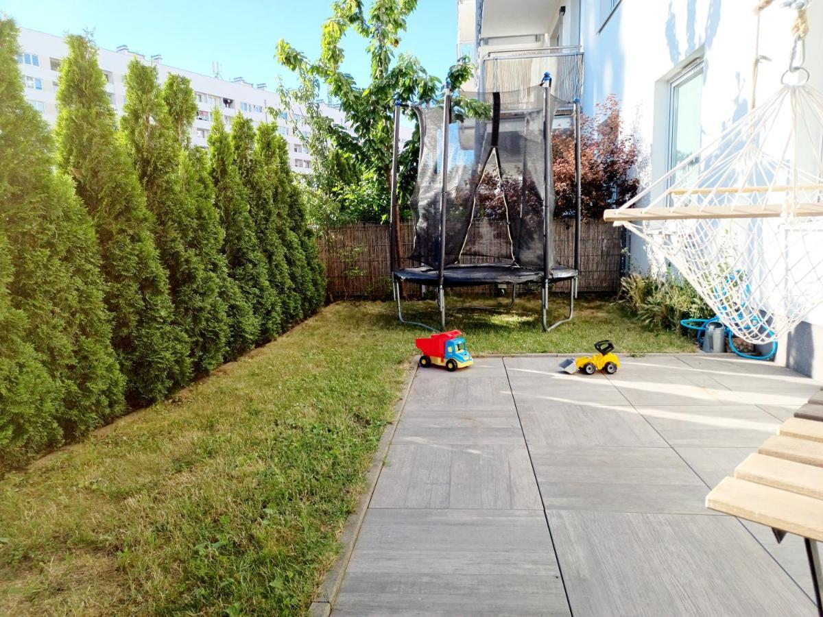 Sunny Sleeps 4 By The Beach With Garden Patio - Gdansk Przymorze Apartment Exterior photo
