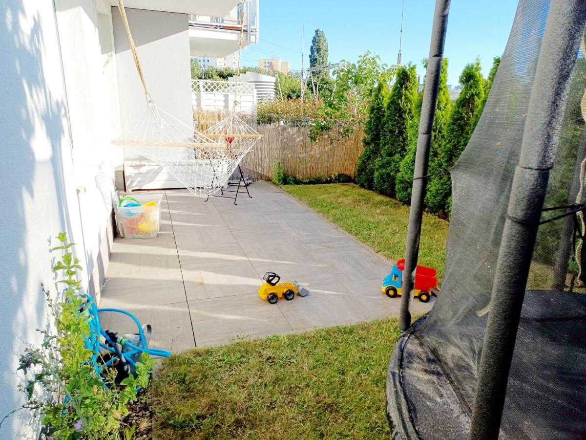 Sunny Sleeps 4 By The Beach With Garden Patio - Gdansk Przymorze Apartment Exterior photo